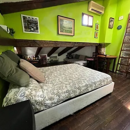 Cozy Mansard In The Old Town شقة